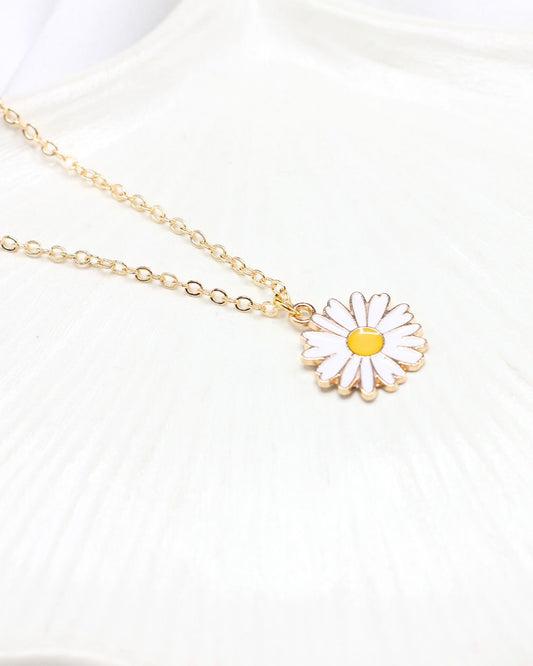 White Daisy Necklace